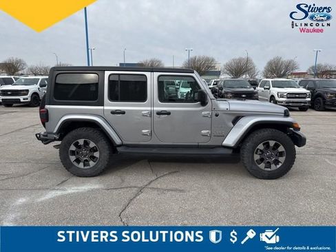 Used 2018 Jeep Wrangler Unlimited Sahara image 3