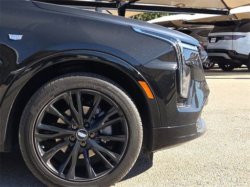 Used 2025 Cadillac XT4 Sport w/ LPO, Onyx Lite Package image 13