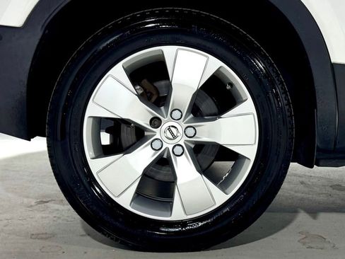 Used 2019 Volvo XC40 T5 Momentum image 31