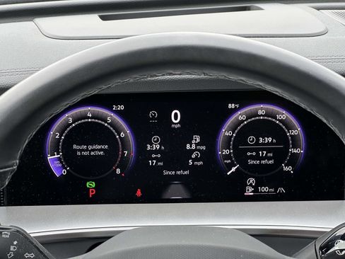 Certified 2025 Volkswagen Tiguan SE R-Line AWD/4WD image 25