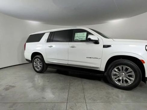 Used 2023 GMC Yukon XL Denali AWD/4WD image 9