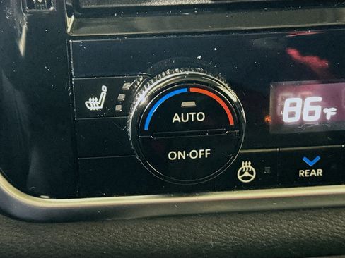 Used 2023 Nissan Rogue SL w/ SL Premium Package image 5