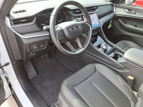 New 2025 Jeep Grand Cherokee L Limited w/ Luxury Tech Group II image 18