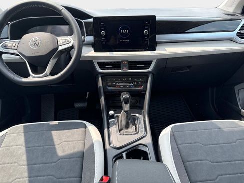 New 2025 Volkswagen Taos SE image 11