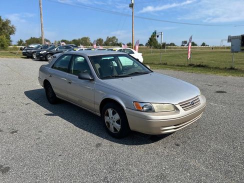 Used 1998 Toyota Camry CE image 2