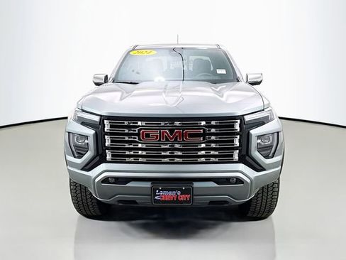 Used 2024 GMC Canyon Denali image 2