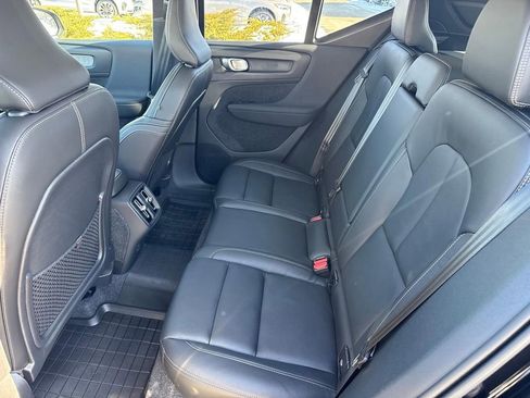 Used 2025 Volvo XC40 B5 Core w/ Protection Package Premier image 9