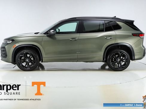 Used 2025 Volkswagen Tiguan SE R-Line image 2