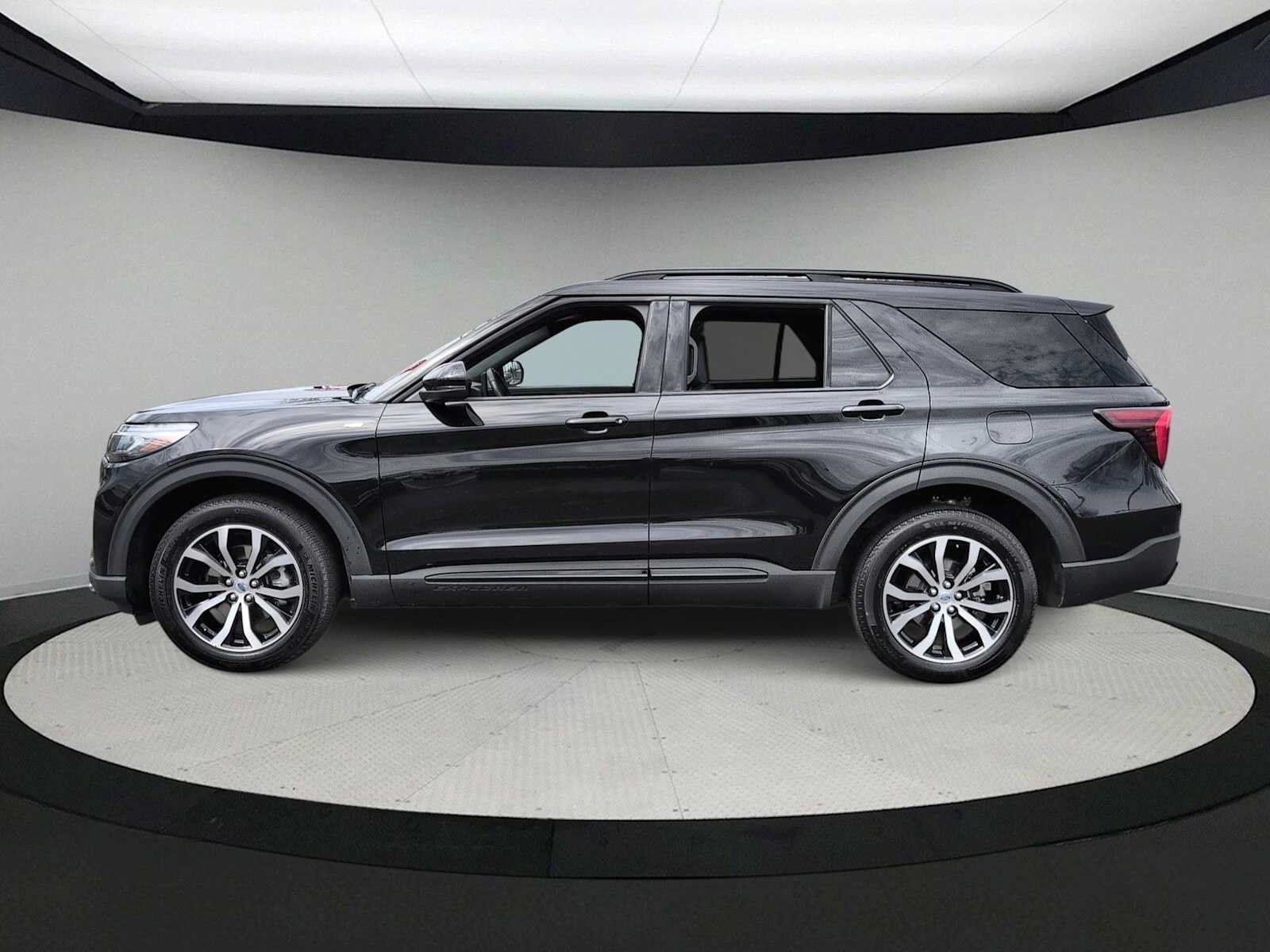 Used 2025 Ford Explorer ST-Line AWD/4WD image 5