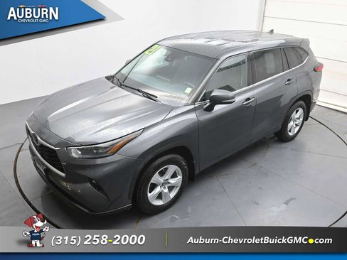 Used 2021 Toyota Highlander LE AWD/4WD image 30