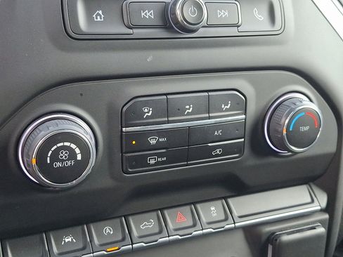 Used 2022 Chevrolet Silverado 1500 Custom image 17