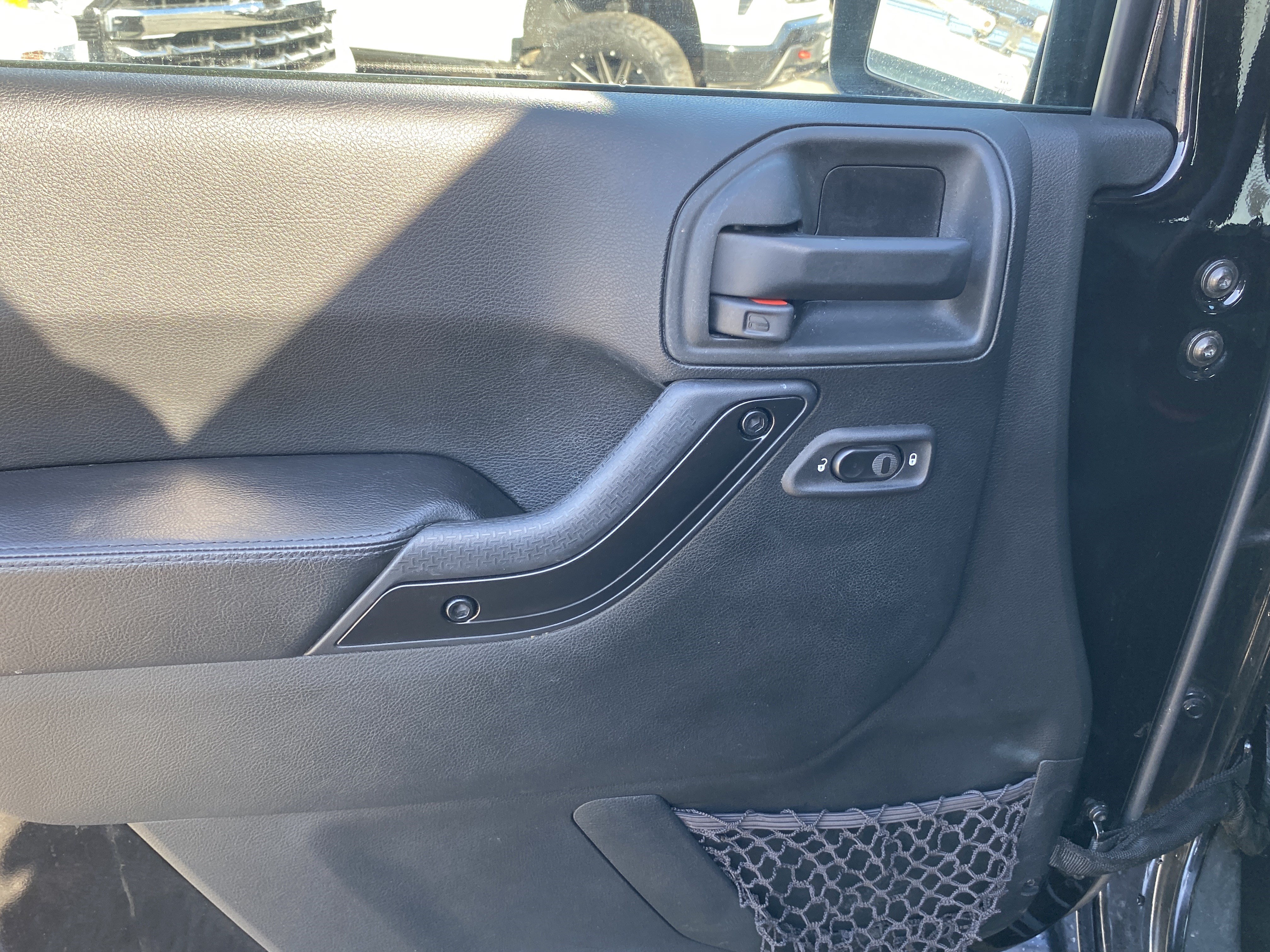 Used 2017 Jeep Wrangler Unlimited Sahara AWD/4WD image 10
