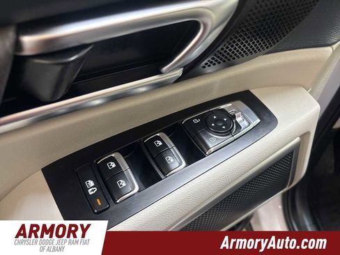 Used 2023 Kia Telluride EX w/ EX Captain's Chair Package image 8