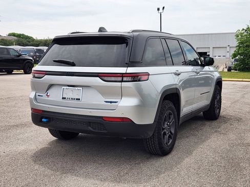 Used 2025 Jeep Grand Cherokee Trailhawk AWD/4WD image 4