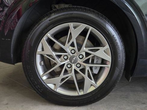 Used 2025 Genesis GV70 2.5T AWD/4WD image 5