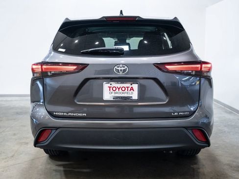Used 2024 Toyota Highlander LE AWD/4WD image 8