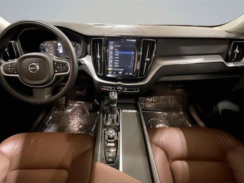 Used 2020 Volvo XC60 T6 Momentum image 17