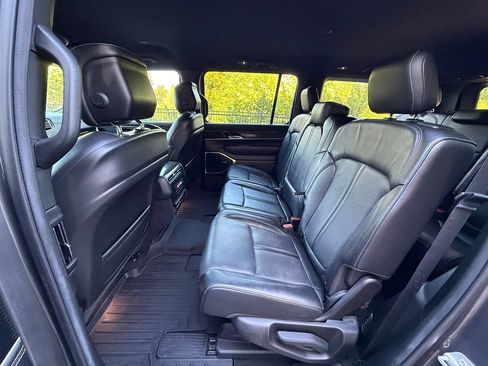 Used 2022 Jeep Wagoneer Series II AWD/4WD image 34
