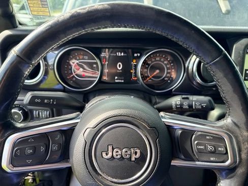 Used 2019 Jeep Wrangler Unlimited Sahara AWD/4WD image 17