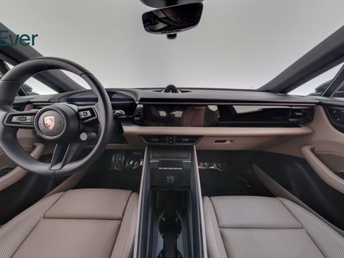 Used 2025 Porsche Macan Electric RWD image 26