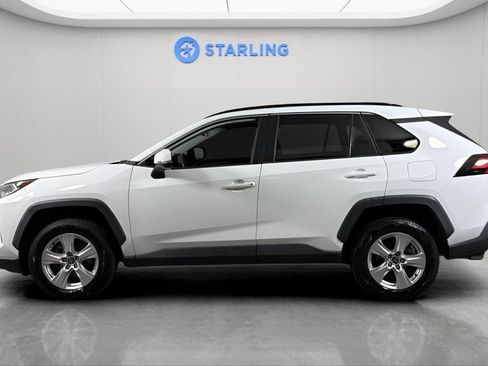 Used 2021 Toyota RAV4 XLE FWD image 4