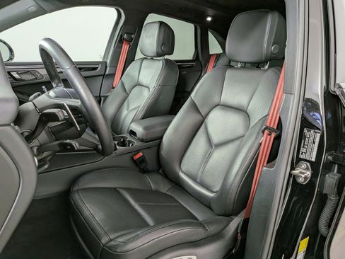 Certified 2025 Porsche Macan S AWD/4WD image 5