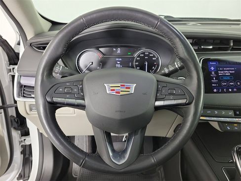 Used 2023 Cadillac XT4 Luxury w/ Cold Weather Package image 22