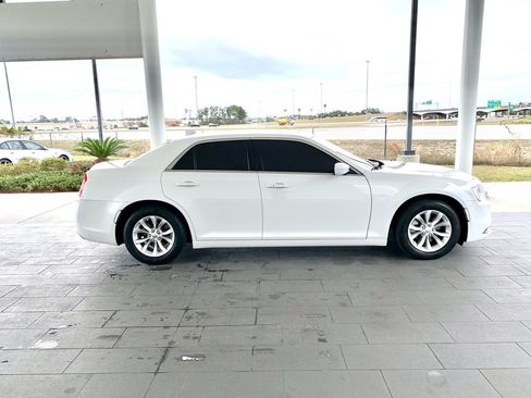 Used 2023 Chrysler 300 Touring image 4