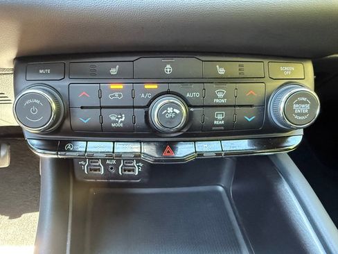 Used 2024 Dodge Durango SXT w/ Trailer Tow Group IV AWD/4WD image 27