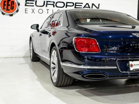 Used 2021 Bentley Flying Spur W12 image 27