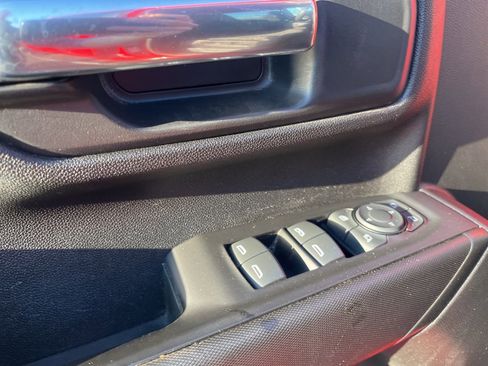 Used 2024 Chevrolet Silverado 2500 Custom w/ Custom Value Package image 16