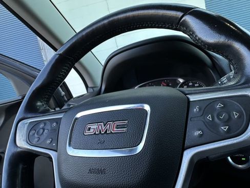 Used 2022 GMC Terrain SLT image 22