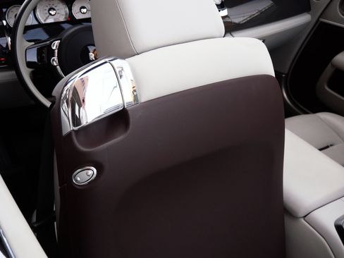 Used 2019 Rolls-Royce Dawn RWD image 31
