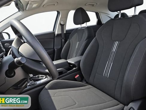 Used 2022 Hyundai Elantra SEL w/ Preferred Accessory Package FWD image 10
