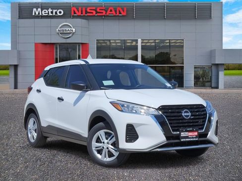 New 2025 Nissan Kicks Play S image 1