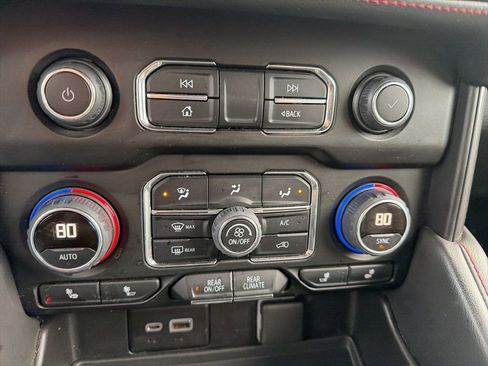 Used 2022 Chevrolet Suburban RST w/ Luxury Package image 19