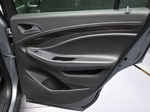 Used 2020 Buick Envision Essence FWD image 16