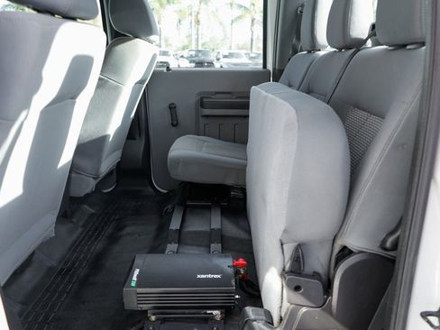 Used 2015 Ford F250 XL w/ Camper Package image 29