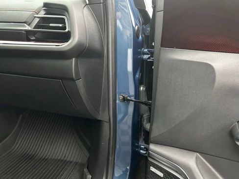 Used 2024 Chevrolet Traverse RS image 38