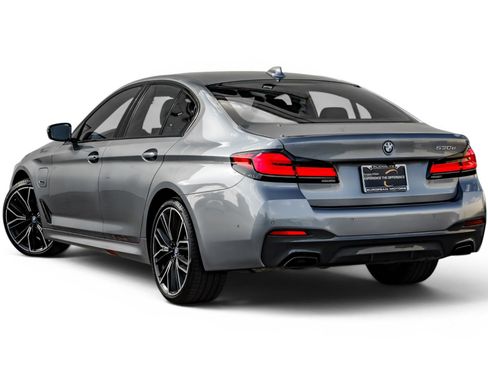 Used 2022 BMW 530e w/ M Sport Package RWD image 10