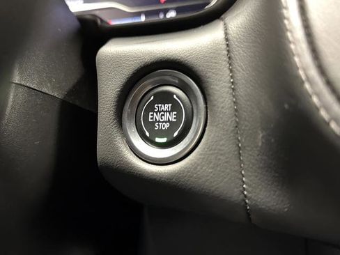 Used 2024 GMC Yukon XL SLE image 19