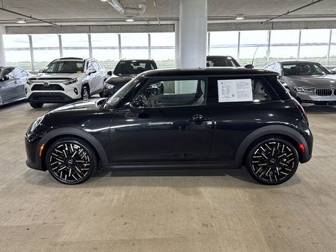 Used 2025 MINI Cooper 2-Door Hardtop FWD image 5