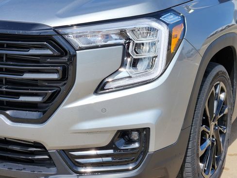 Used 2024 GMC Terrain SLT w/ Tech Package image 14