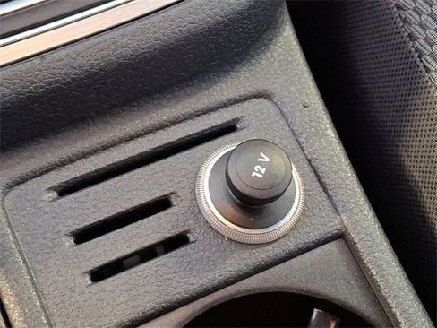 Used 2016 Volkswagen Golf S image 24