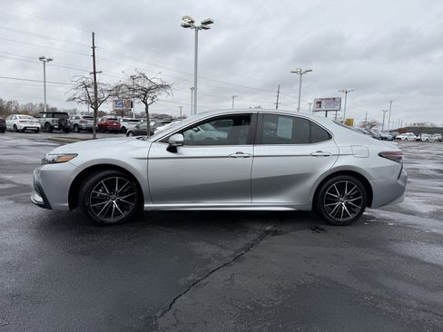 Used 2023 Toyota Camry SE image 5