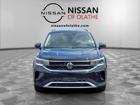 Used 2024 Volkswagen Taos SE w/ Black Wheel Package FWD image 33