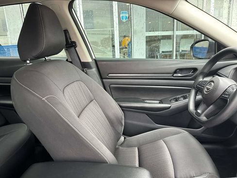 Used 2025 Nissan Altima 2.5 S FWD image 11