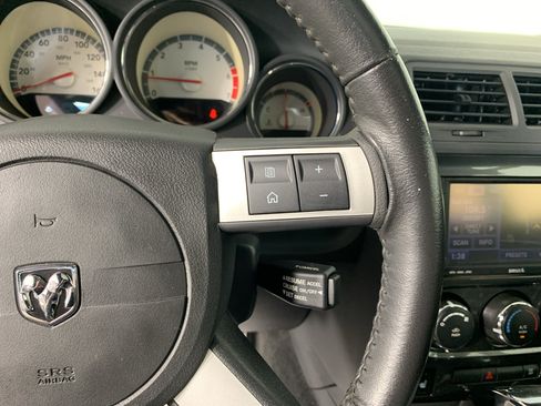 Used 2010 Dodge Challenger R/T RWD image 19