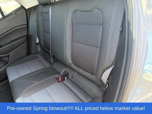 Used 2024 Chevrolet Trax LT w/ Sunroof Package FWD image 17