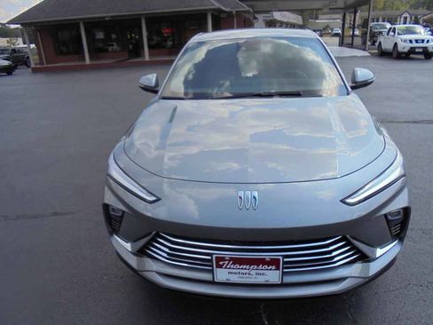 Used 2024 Buick Envista Preferred w/ Convenience I Package image 3